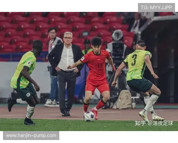 国足热身赛逆转取胜年轻球员闪耀全场展现团队拼搏新风貌 国足热身赛逆转取胜年轻球员闪耀全场展现团队拼搏新风貌