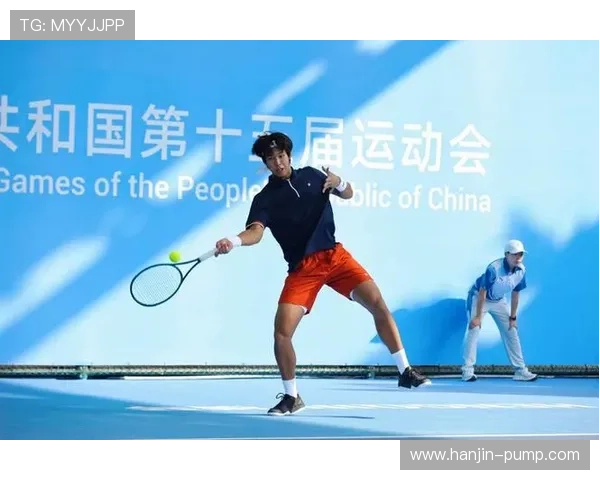 网球新星挑战赛激烈进行 多位高手晋级四强争夺决赛资格